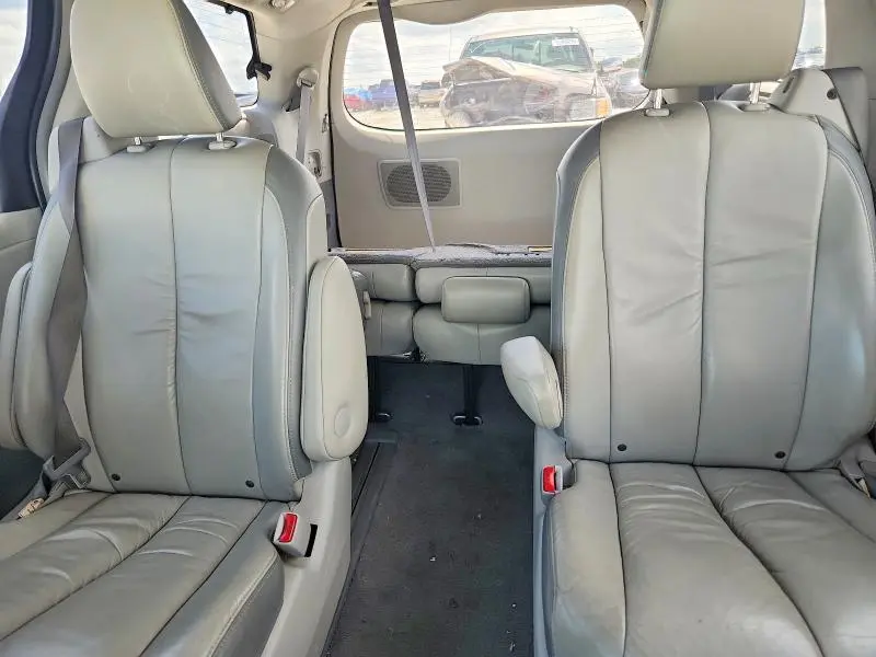 2011 TOYOTA SIENNA LIMITED 7-PASSENGER  