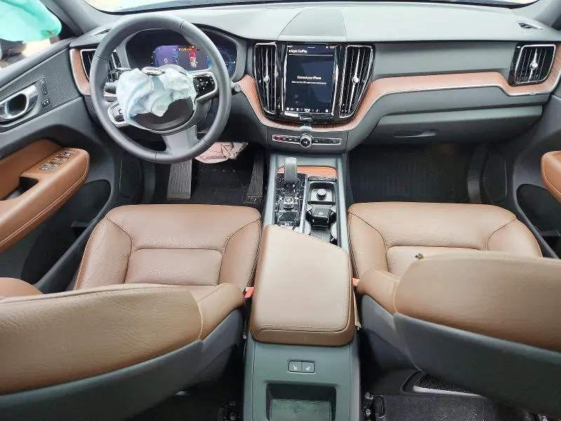2025 VOLVO XC60 PLUS  
