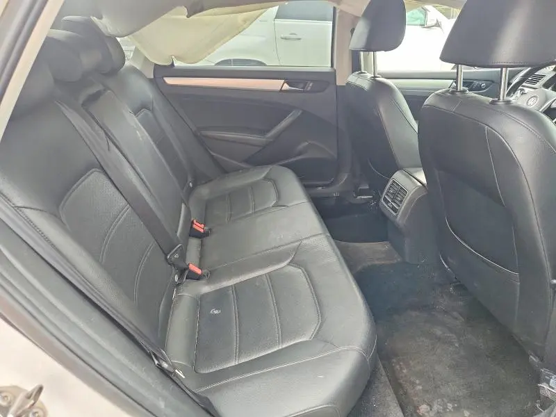 2013 VOLKSWAGEN PASSAT SE  