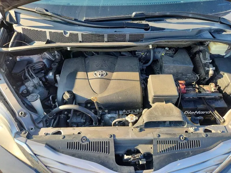 2017 TOYOTA SIENNA XLE 8-PASSENGER  