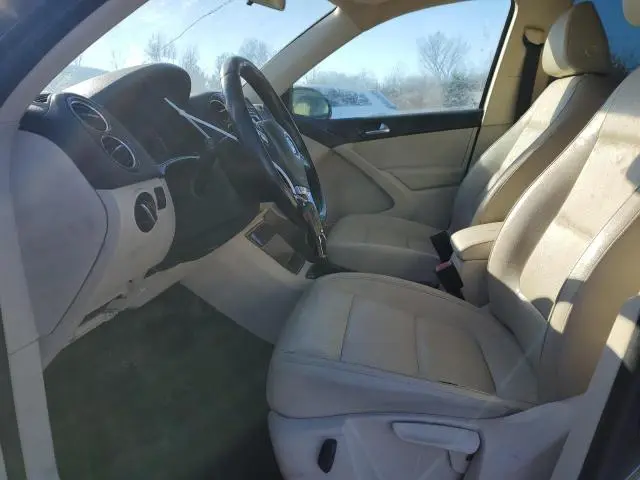 2011 VOLKSWAGEN TIGUAN S  