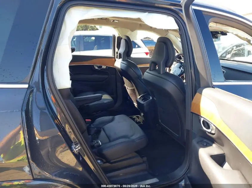 2022 VOLVO XC90 T6 MOMENTUM 6 PASSENGER