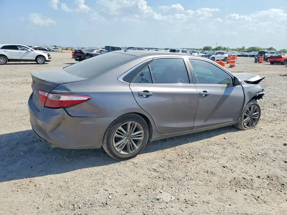 2015 TOYOTA CAMRY SE  