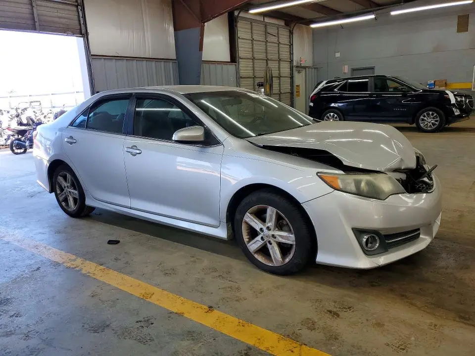 2014 TOYOTA CAMRY SE  