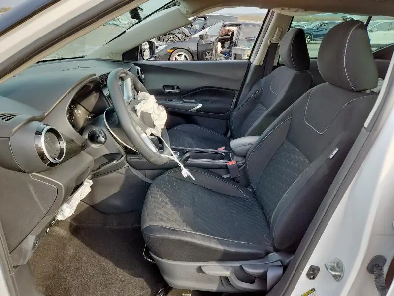 2022 NISSAN KICKS SV  