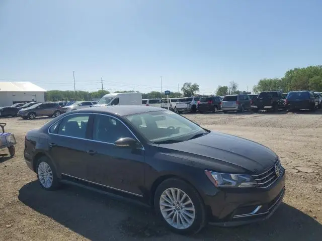 2017 VOLKSWAGEN PASSAT SE  