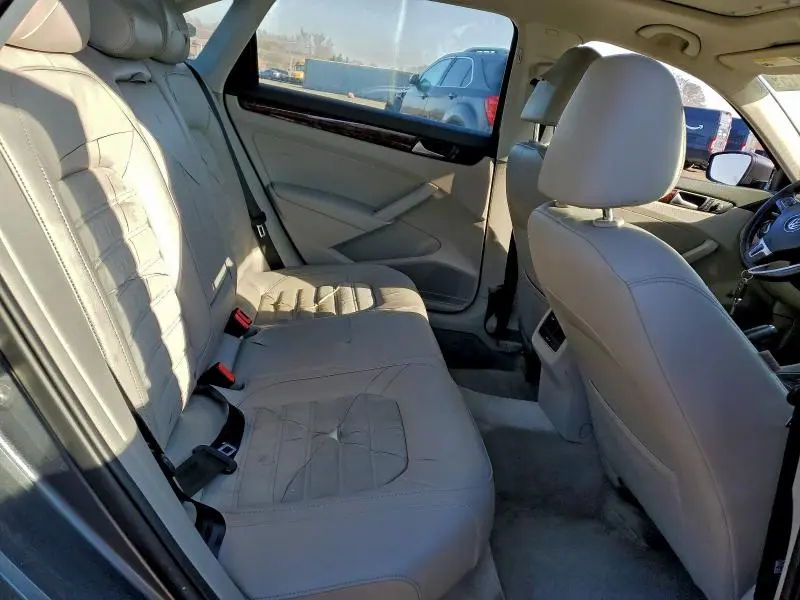 2013 VOLKSWAGEN PASSAT SEL  