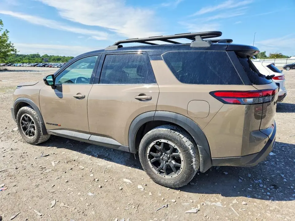 2023 NISSAN PATHFINDER SV  
