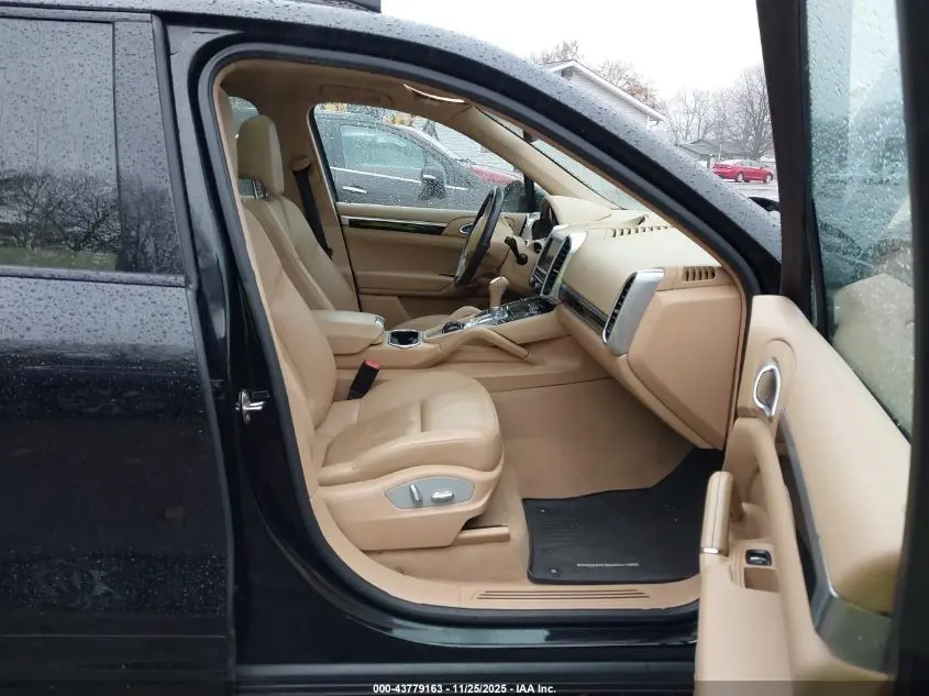2014 PORSCHE CAYENNE  