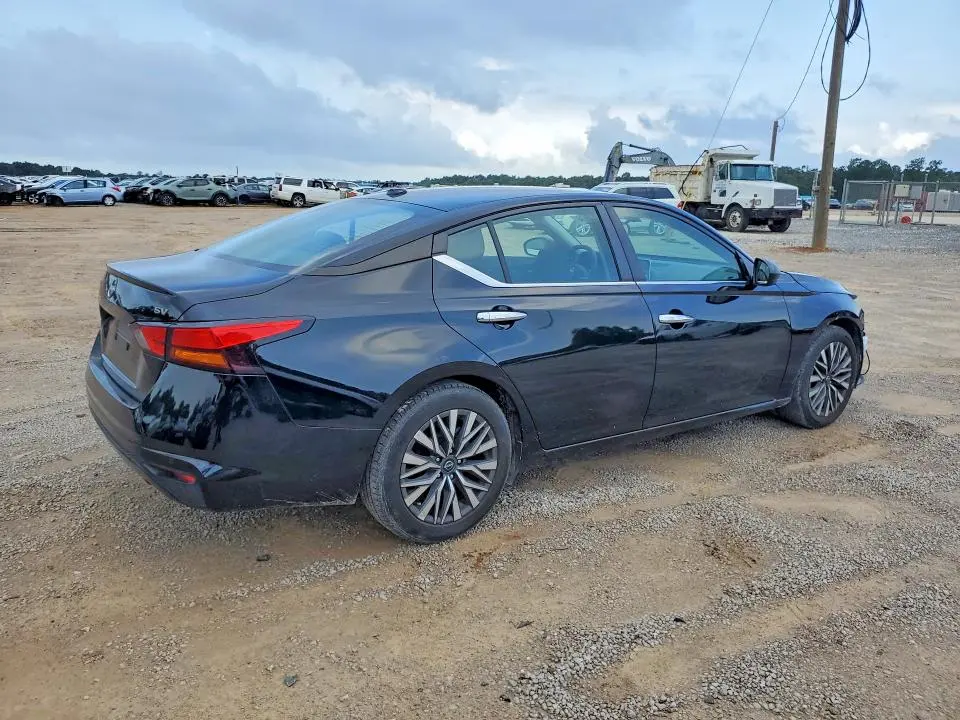 2024 NISSAN ALTIMA SV  