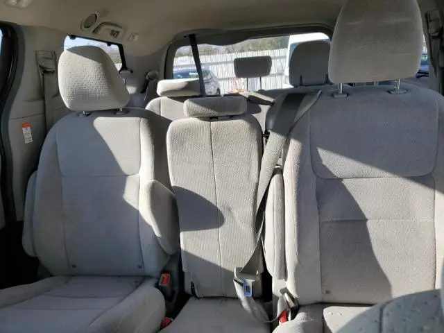 2015 TOYOTA SIENNA LE  
