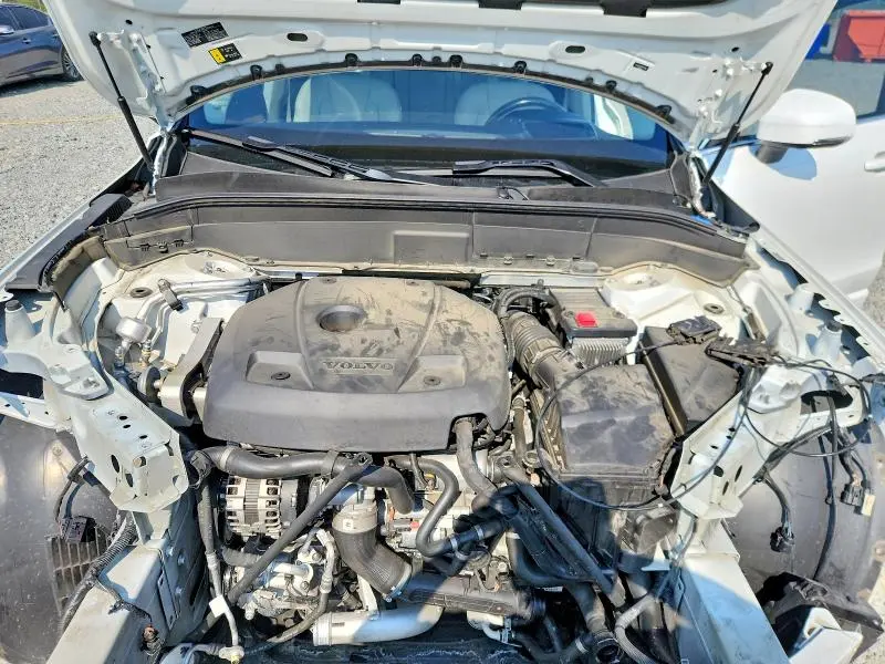 2021 VOLVO XC90 T6 MOMENTUM  