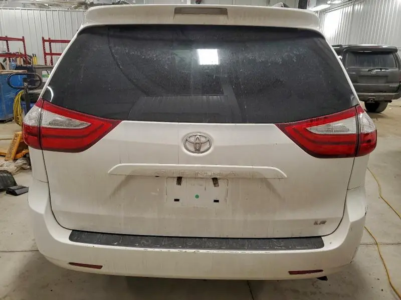 2016 TOYOTA SIENNA LE  