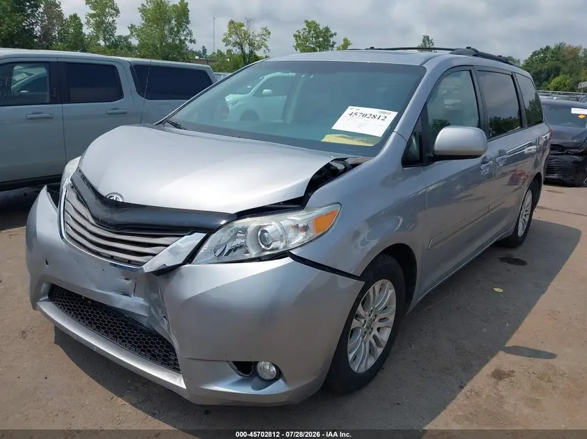 2012 TOYOTA SIENNA XLE V6 8 PASSENGER