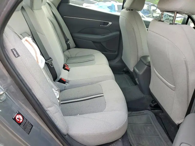 2022 HYUNDAI SONATA SE  
