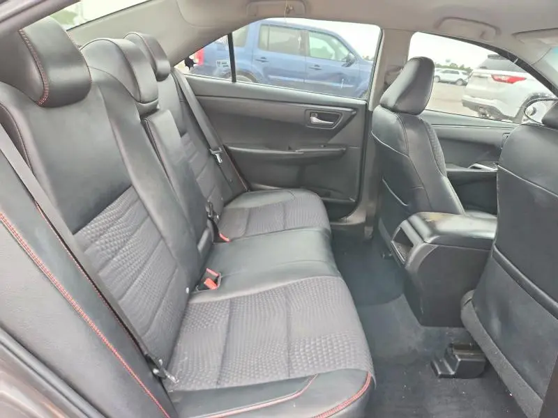 2015 TOYOTA CAMRY SE  