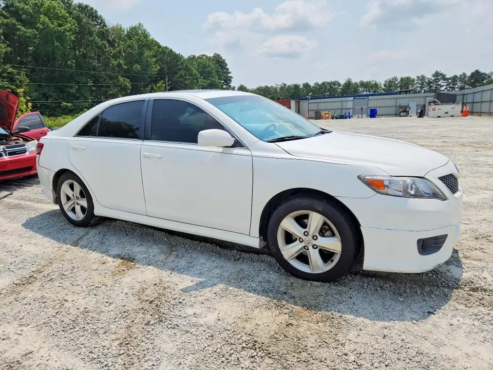 2011 TOYOTA CAMRY SE  