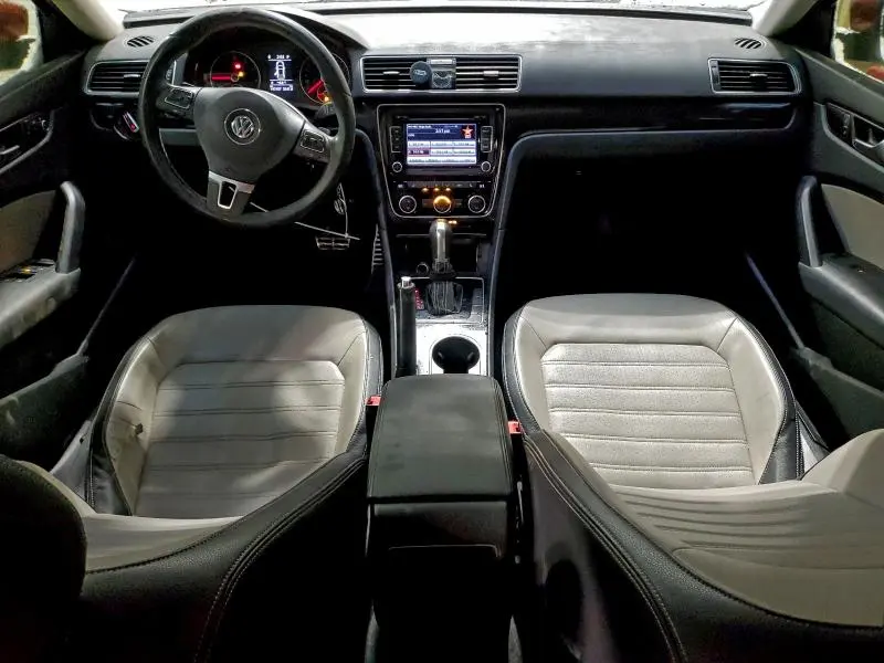 2015 VOLKSWAGEN PASSAT SE  