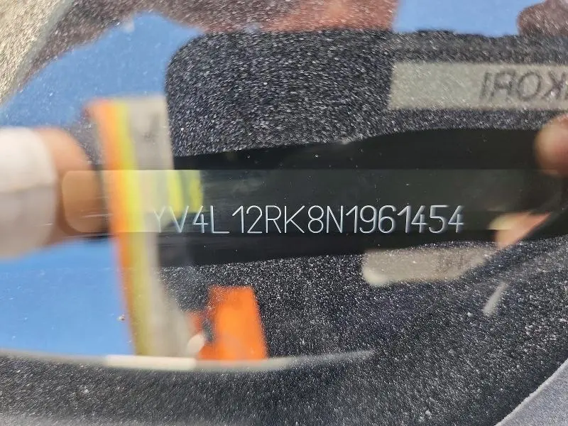 2022 VOLVO XC60 B5 MOMENTUM  