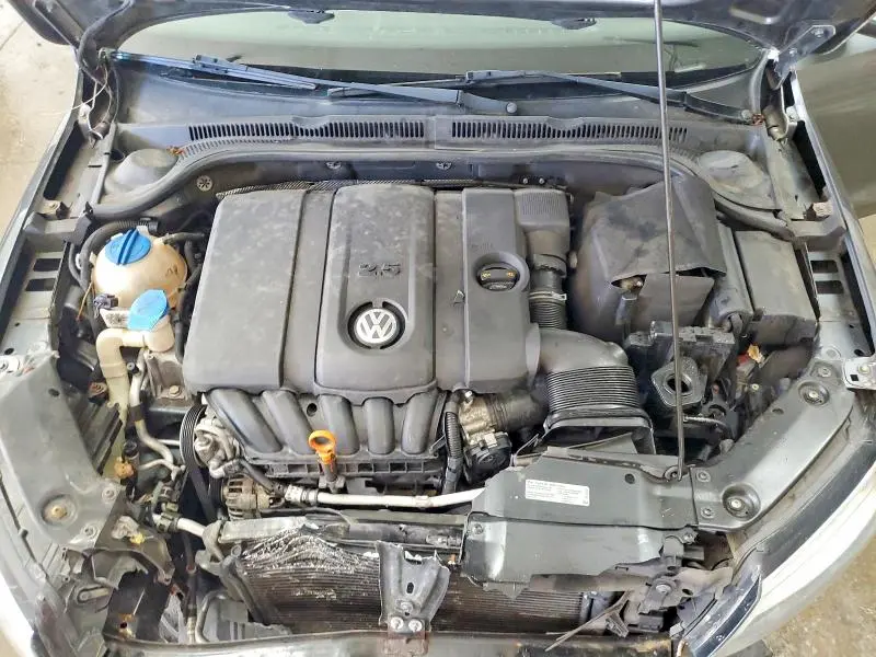 2013 VOLKSWAGEN JETTA SE  