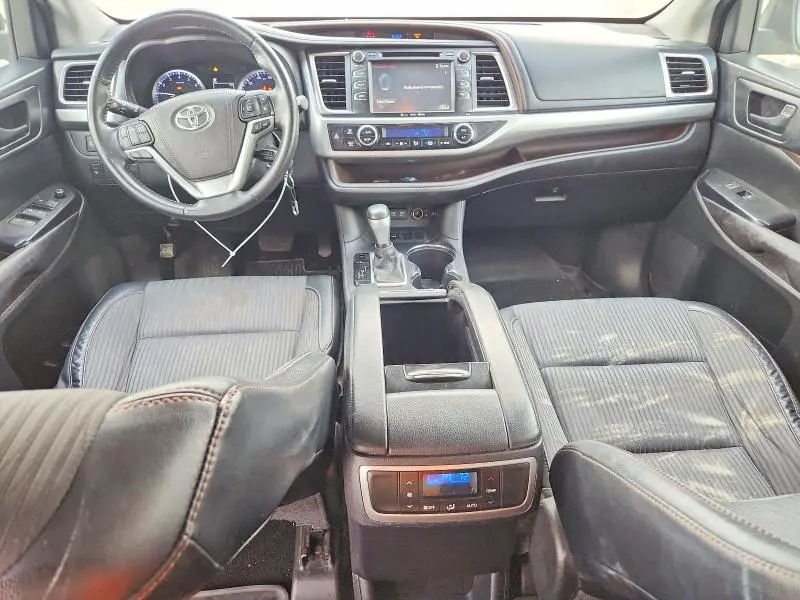 2017 TOYOTA HIGHLANDER LE PLUS  