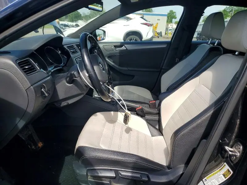 2016 VOLKSWAGEN JETTA SPORT  