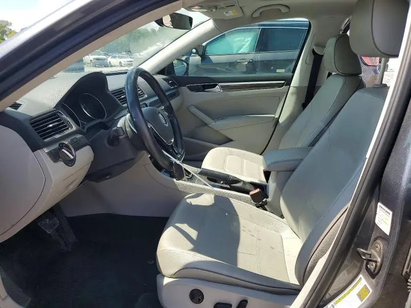2016 VOLKSWAGEN PASSAT SE  