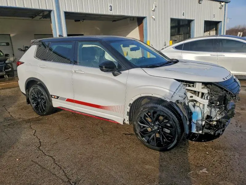 2023 MITSUBISHI OUTLANDER SE  