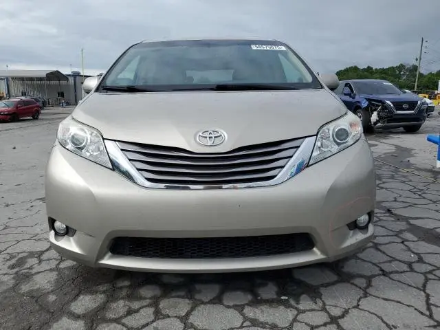 2017 TOYOTA SIENNA XLE  