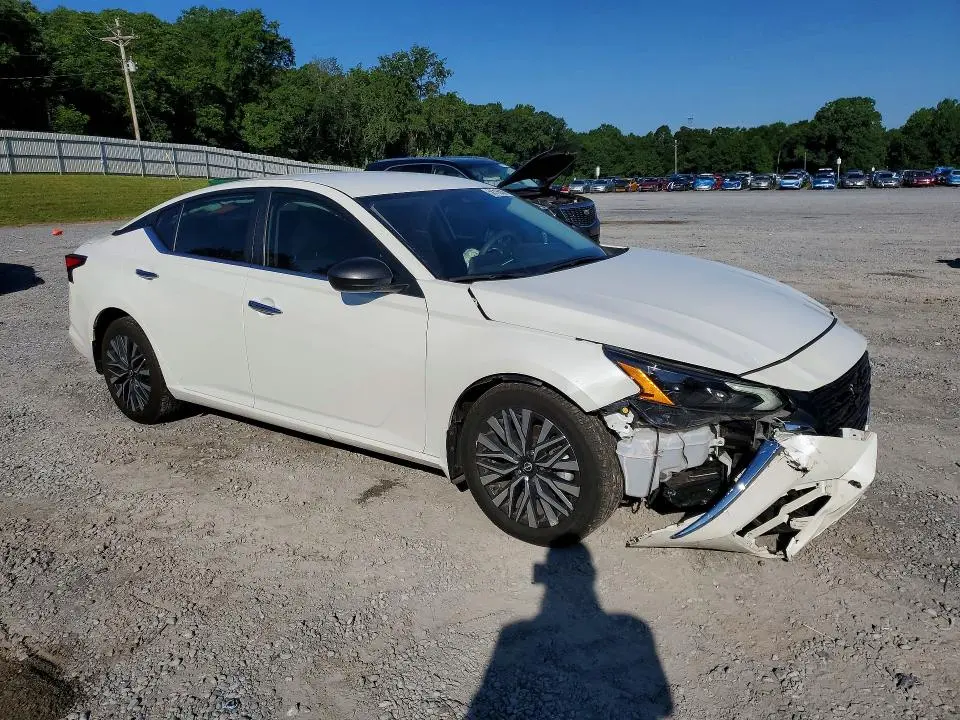 2024 NISSAN ALTIMA SV  