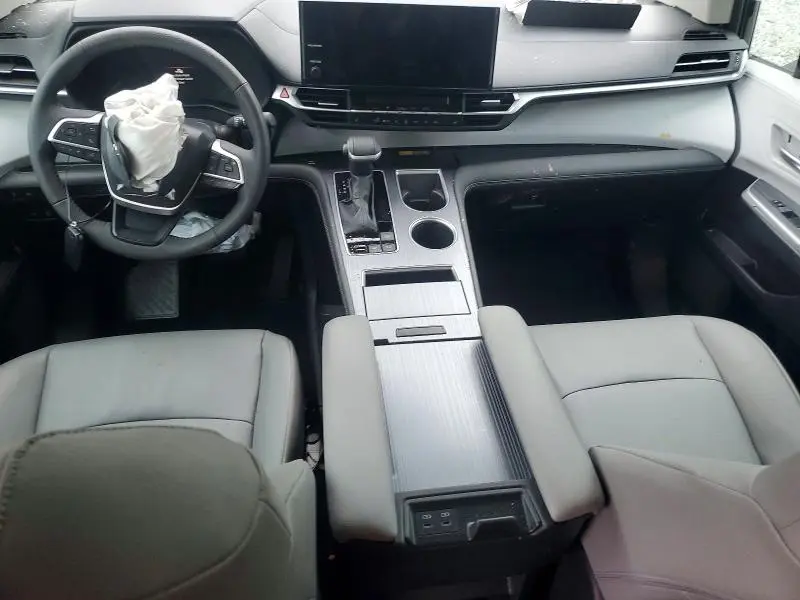2025 TOYOTA SIENNA XLE 8-PASSENGER  