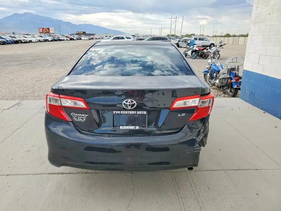 2013 TOYOTA CAMRY LE  