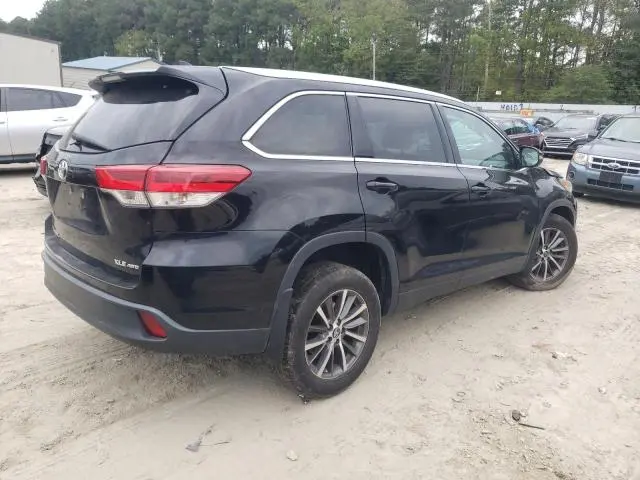 2019 TOYOTA HIGHLANDER SE  