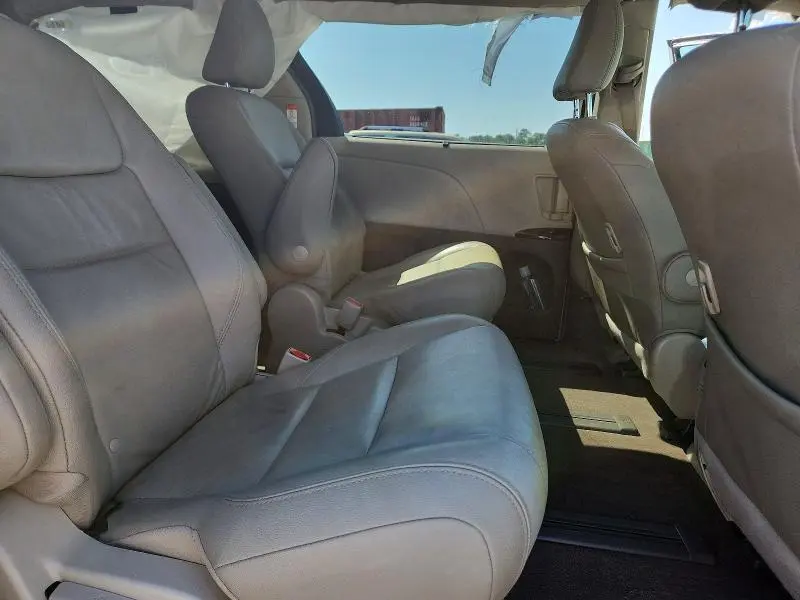 2018 TOYOTA SIENNA XLE 7-PASSENGER  