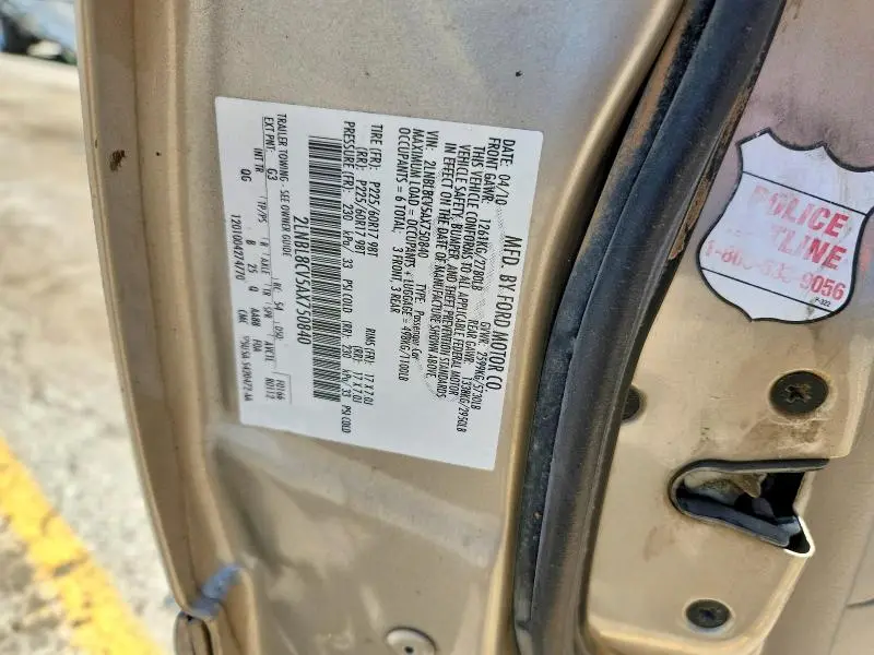 2010 LINCOLN TOWN CAR SIGNATURE LIMITED  