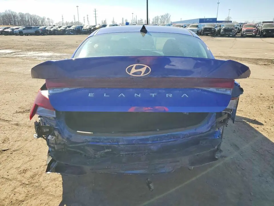 2025 HYUNDAI ELANTRA SE  