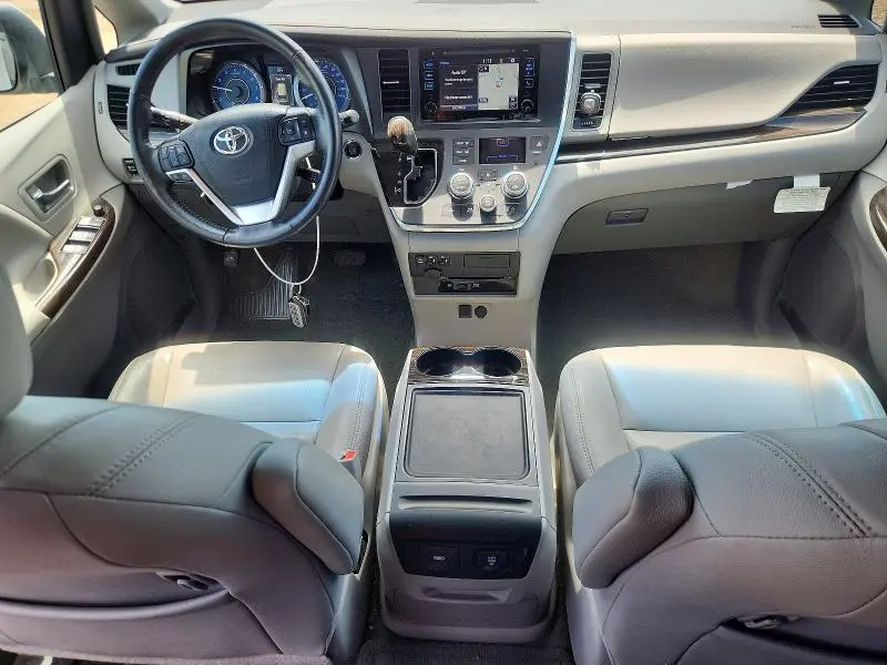 2017 TOYOTA SIENNA XLE PREMIUM 7-PASSENGER  