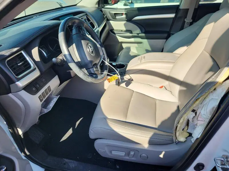 2019 TOYOTA HIGHLANDER XLE  