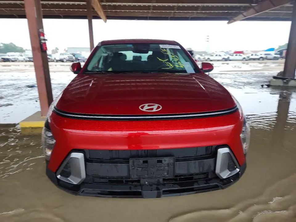 2025 HYUNDAI KONA SE  