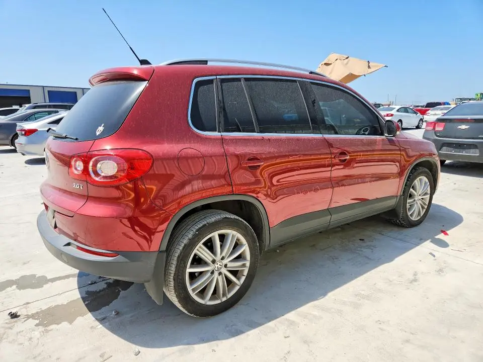 2011 VOLKSWAGEN TIGUAN S  