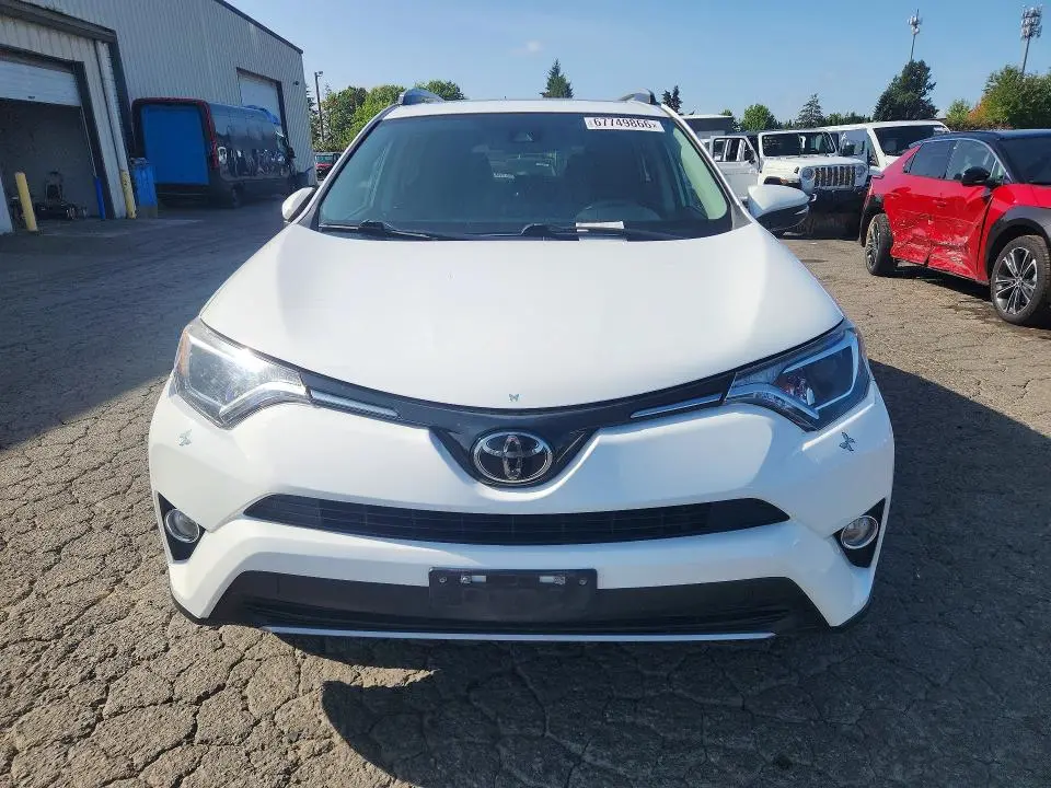 2017 TOYOTA RAV4 XLE  