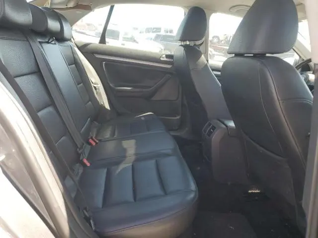 2010 VOLKSWAGEN JETTA SE  