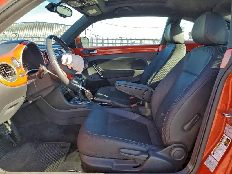 2016 VOLKSWAGEN BEETLE SE  