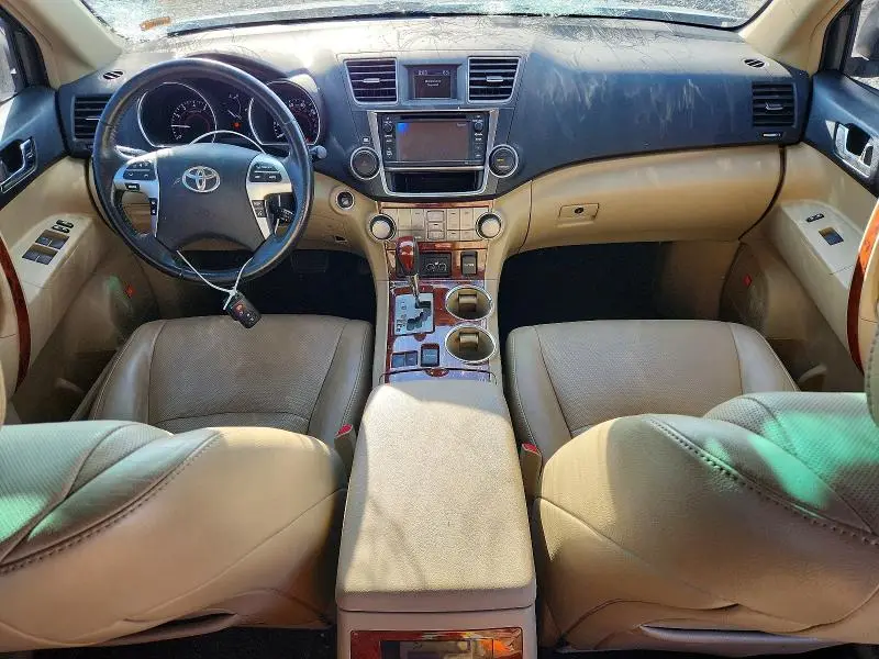 2013 TOYOTA HIGHLANDER LIMITED  