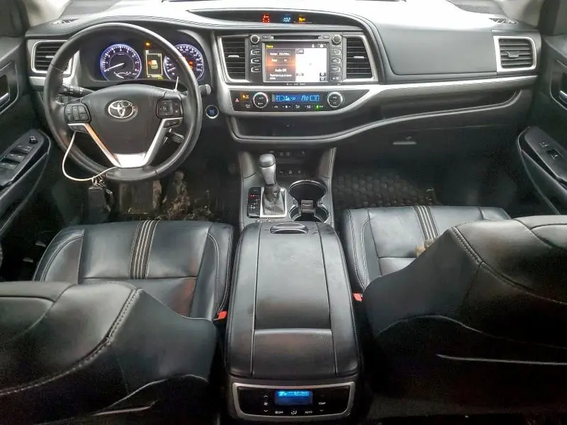 2018 TOYOTA HIGHLANDER SE  