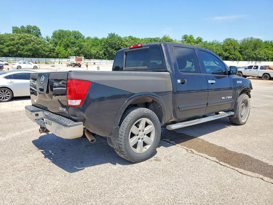 2010 NISSAN TITAN SE  