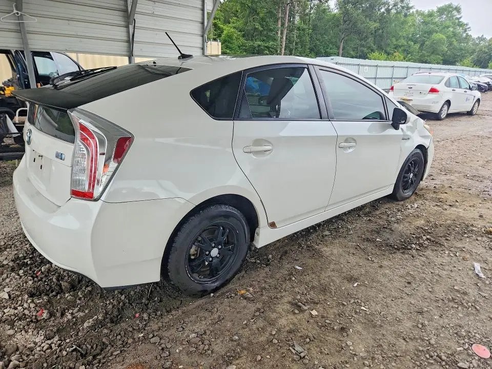 2015 TOYOTA PRIUS THREE  