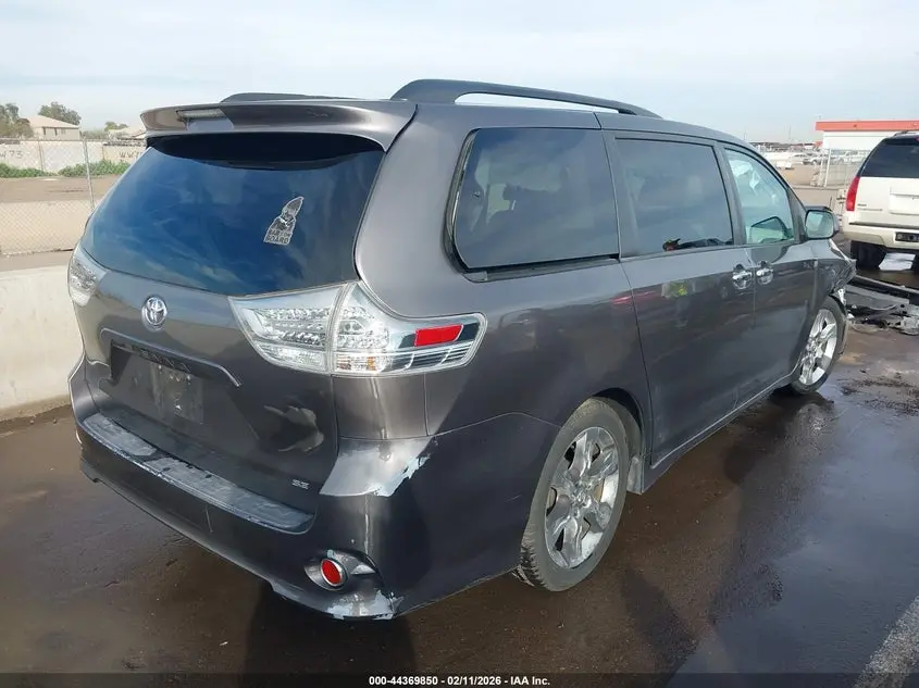 2013 TOYOTA SIENNA SE 8 PASSENGER