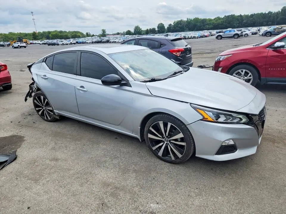 2021 NISSAN ALTIMA SR  