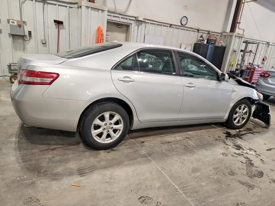 2011 TOYOTA CAMRY LE V6  